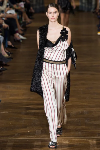 Look 11